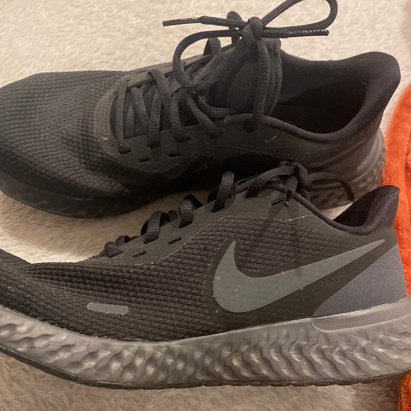 Nike Running Shoes - Picture 1 of 2